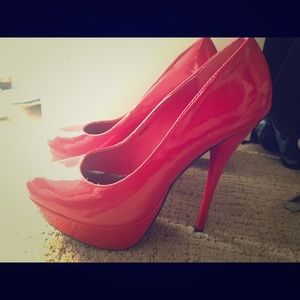 Red pumps